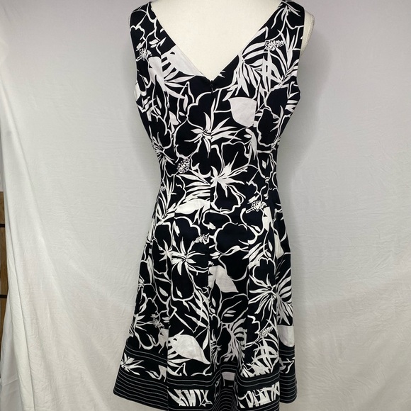 Nine West Dresses & Skirts - Ann Taylor size 8 ,Black and white color dress zipper